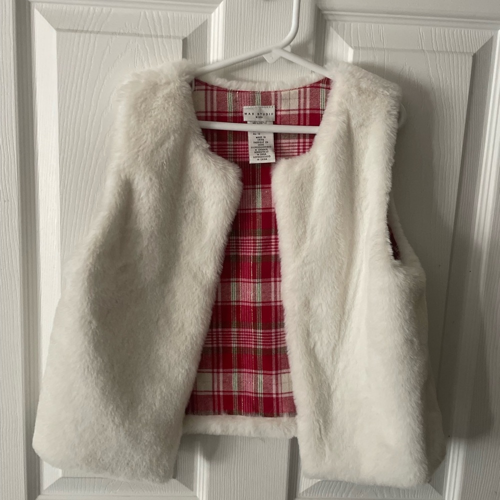 Max Studio Faux White Fur Vest With Holiday Print Inside Size Youth L 10/12